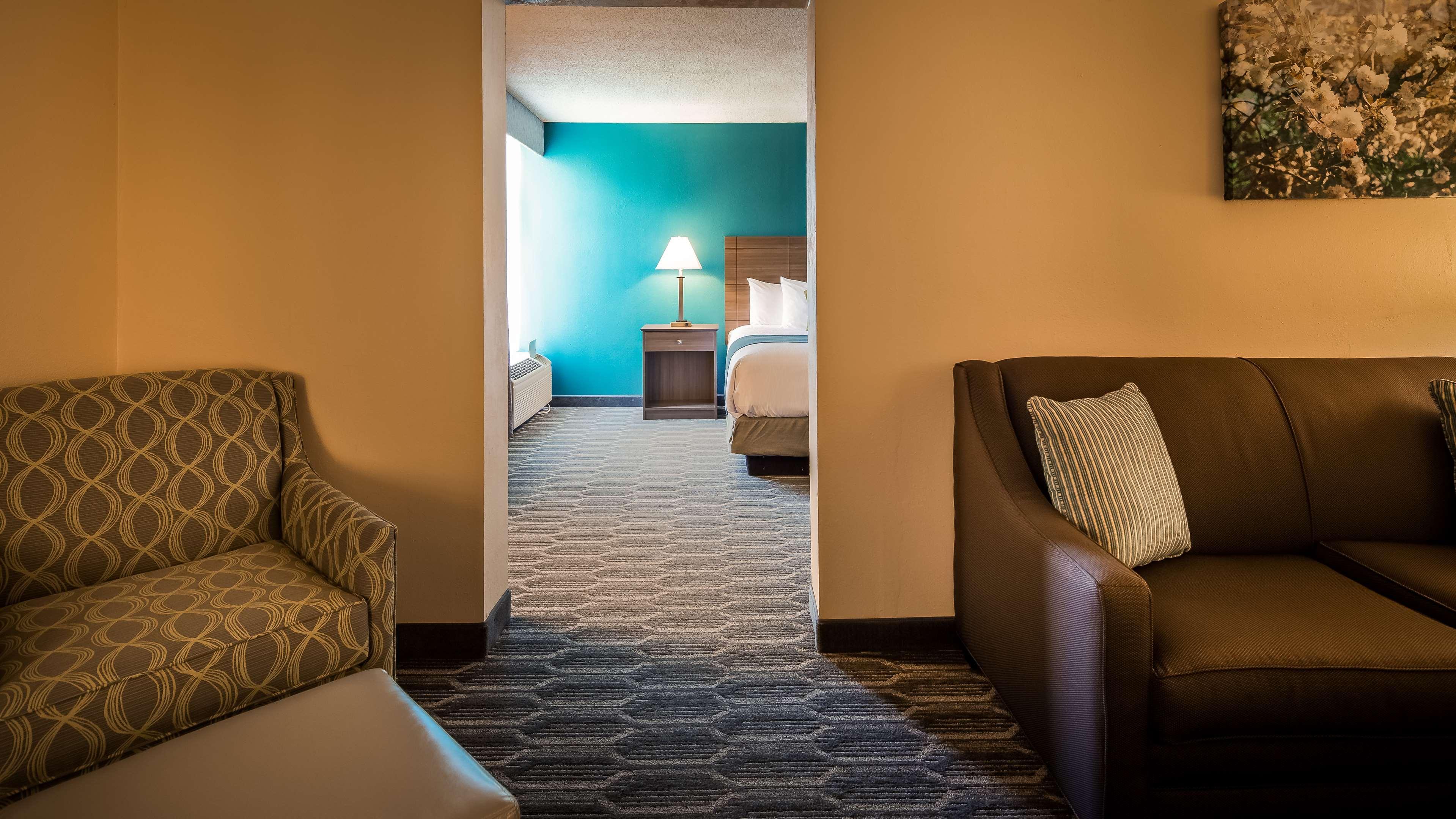 Best Western Plus Yadkin Valley Inn & Suites Jonesville Экстерьер фото
