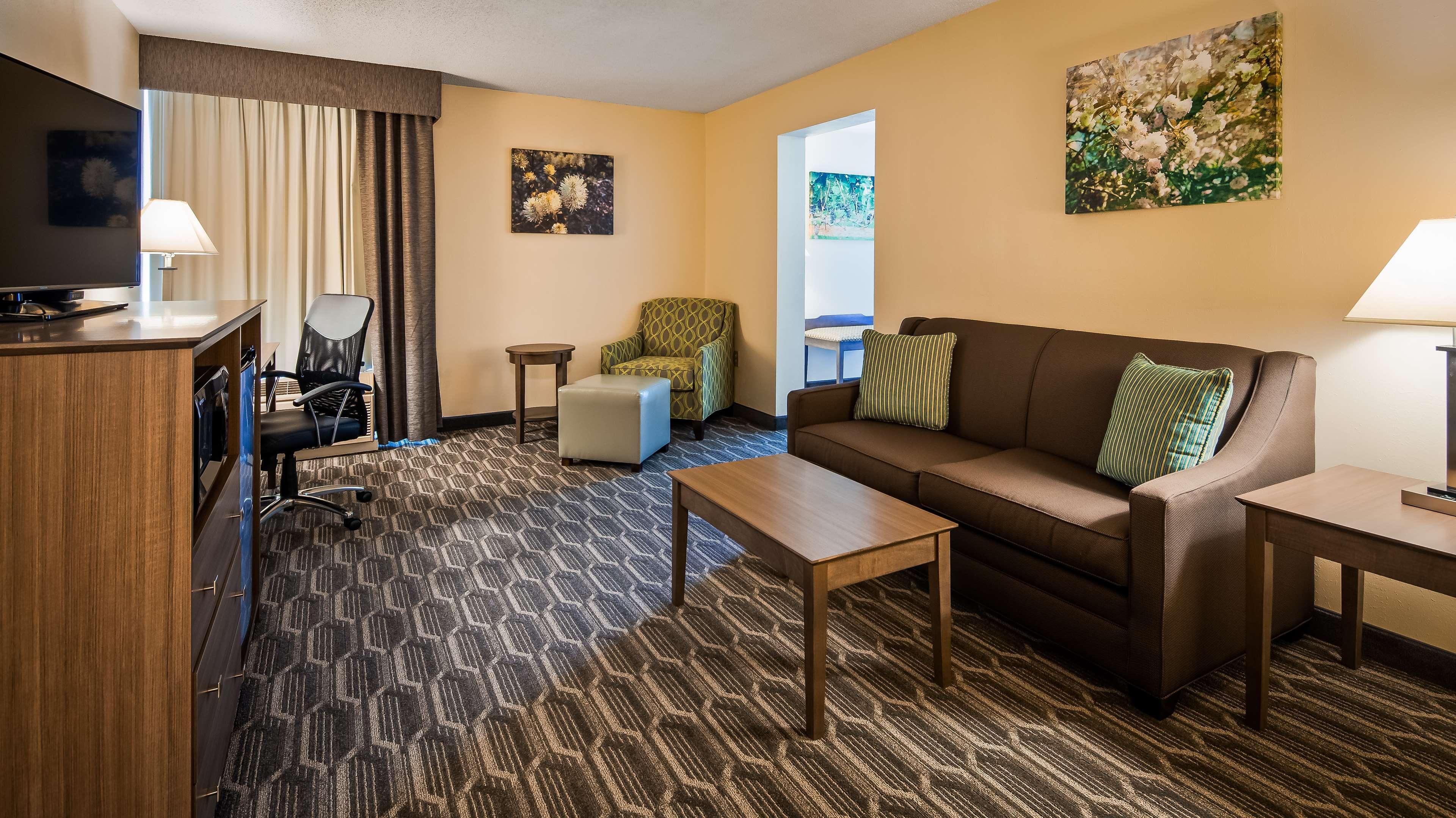 Best Western Plus Yadkin Valley Inn & Suites Jonesville Экстерьер фото