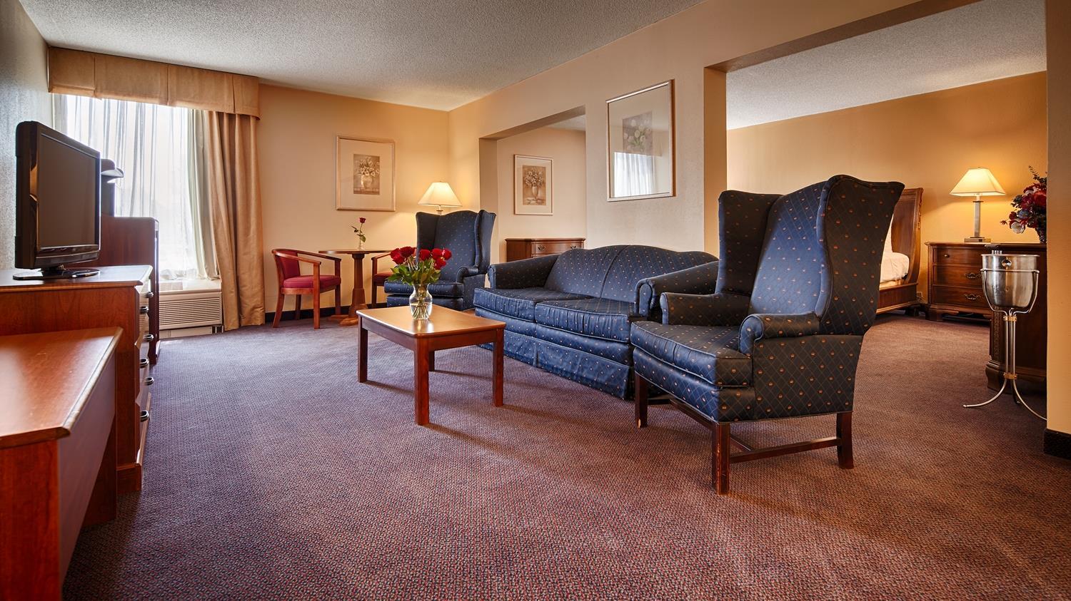 Best Western Plus Yadkin Valley Inn & Suites Jonesville Экстерьер фото