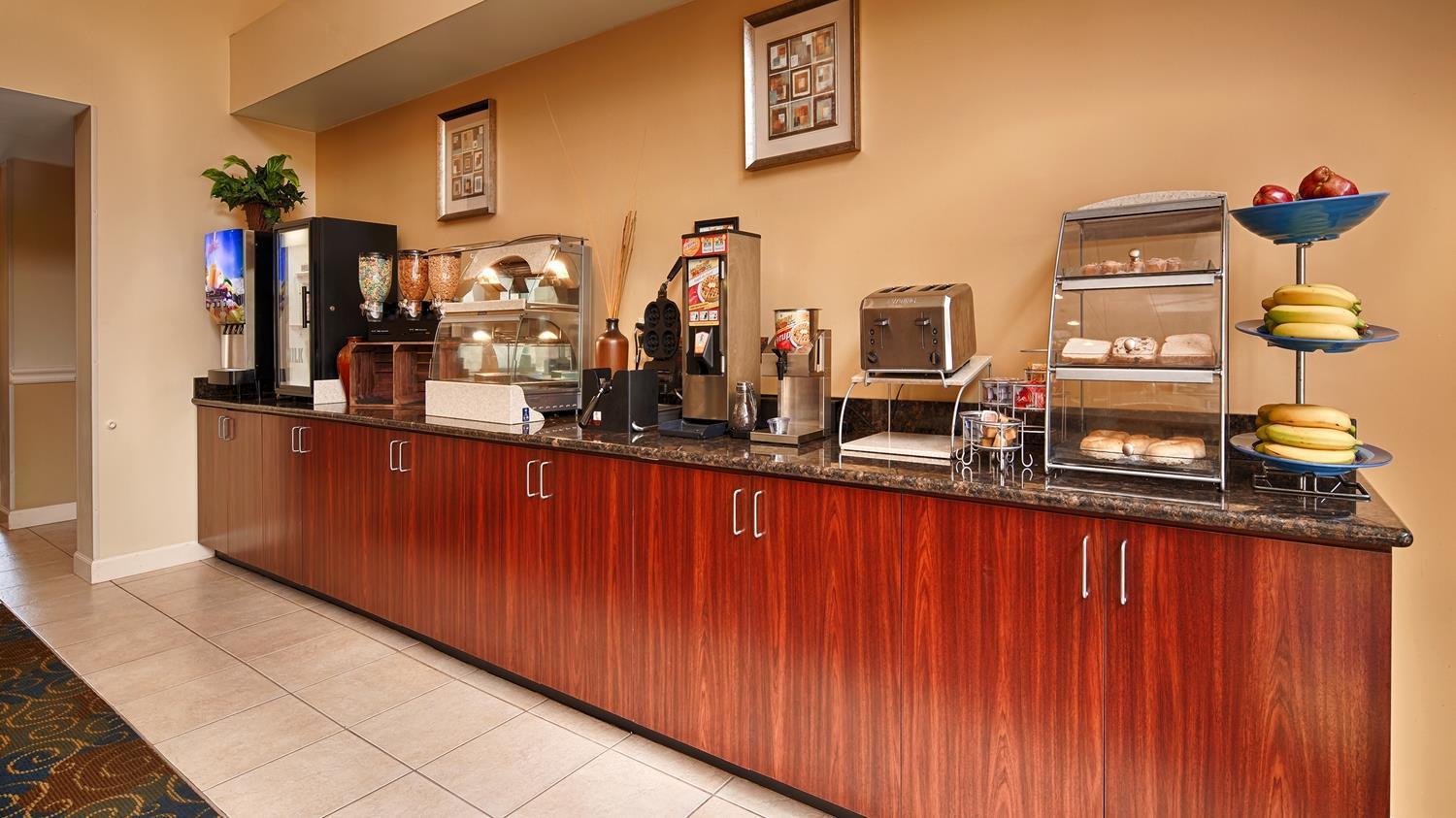Best Western Plus Yadkin Valley Inn & Suites Jonesville Экстерьер фото