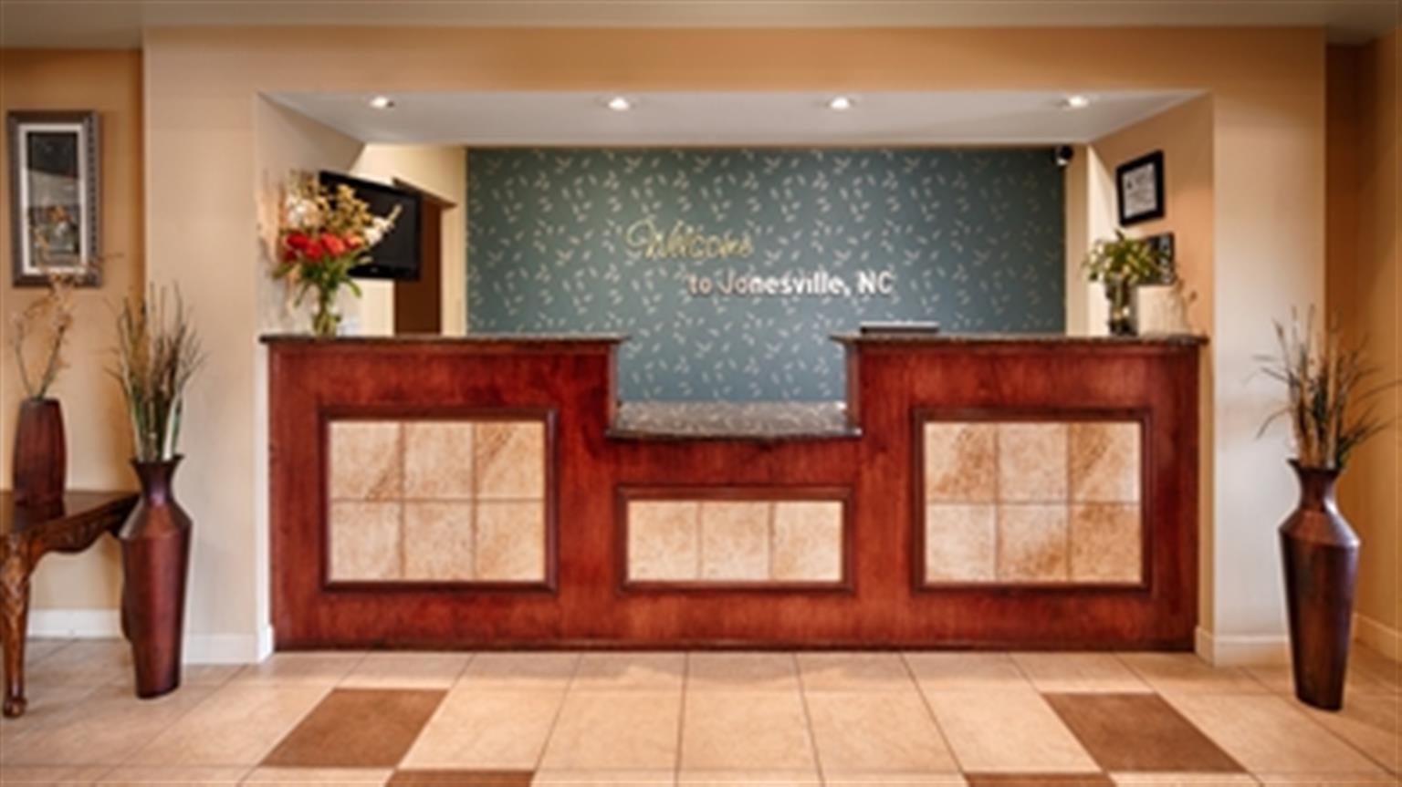 Best Western Plus Yadkin Valley Inn & Suites Jonesville Экстерьер фото