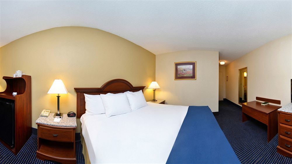 Best Western Plus Yadkin Valley Inn & Suites Jonesville Экстерьер фото