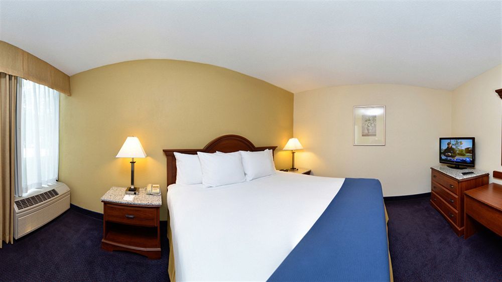 Best Western Plus Yadkin Valley Inn & Suites Jonesville Экстерьер фото