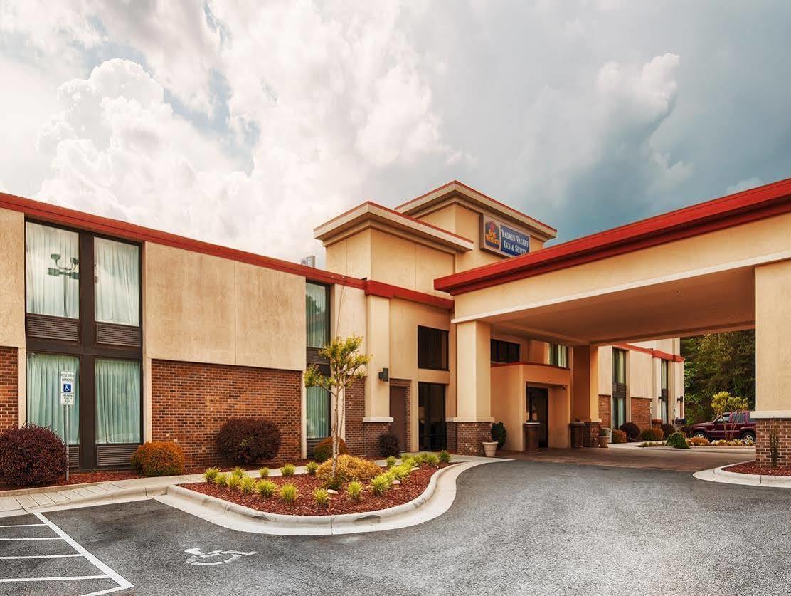 Best Western Plus Yadkin Valley Inn & Suites Jonesville Экстерьер фото
