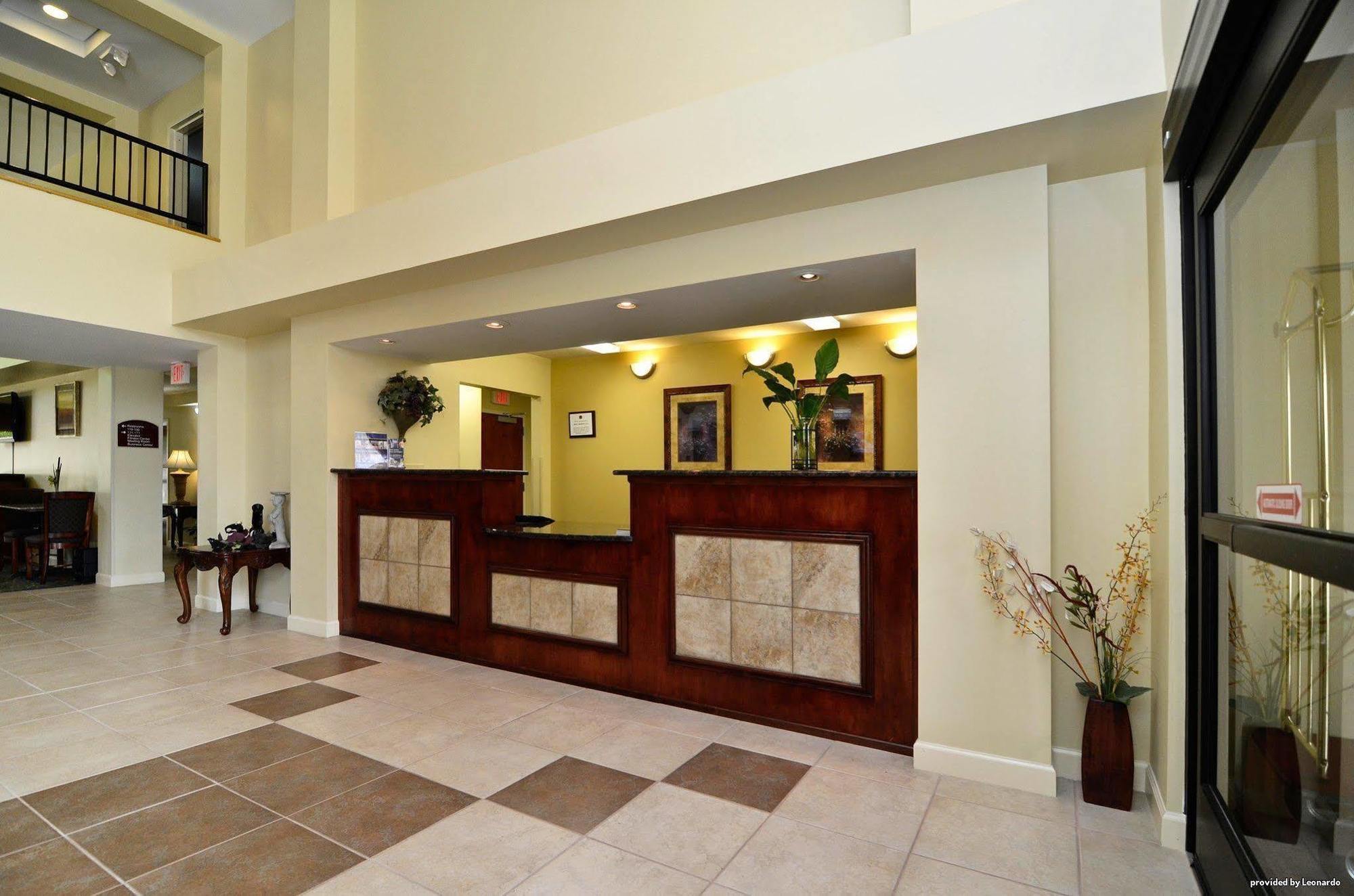 Best Western Plus Yadkin Valley Inn & Suites Jonesville Интерьер фото