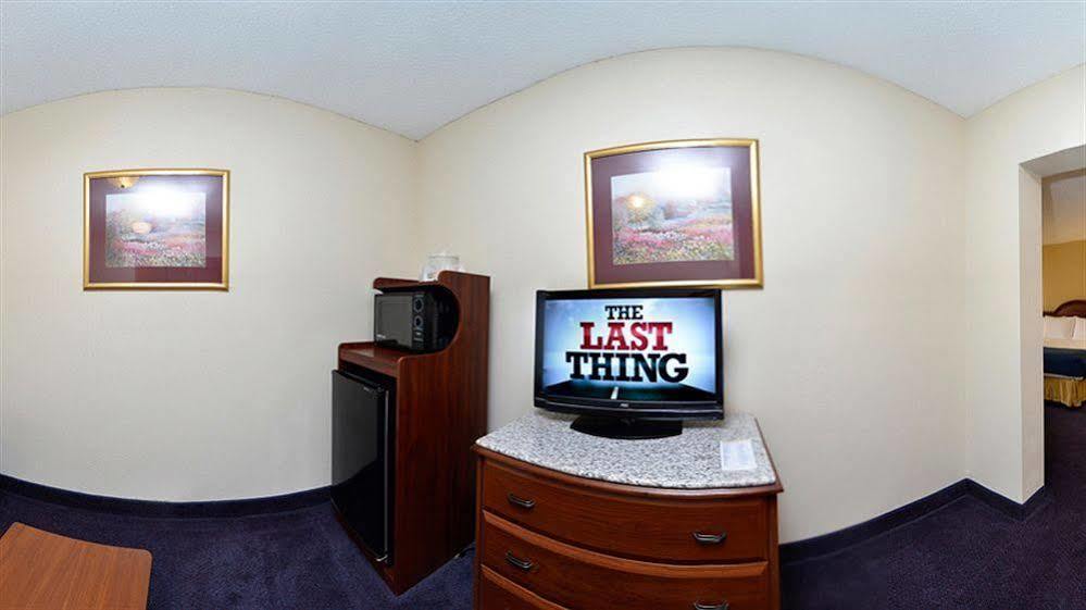 Best Western Plus Yadkin Valley Inn & Suites Jonesville Экстерьер фото