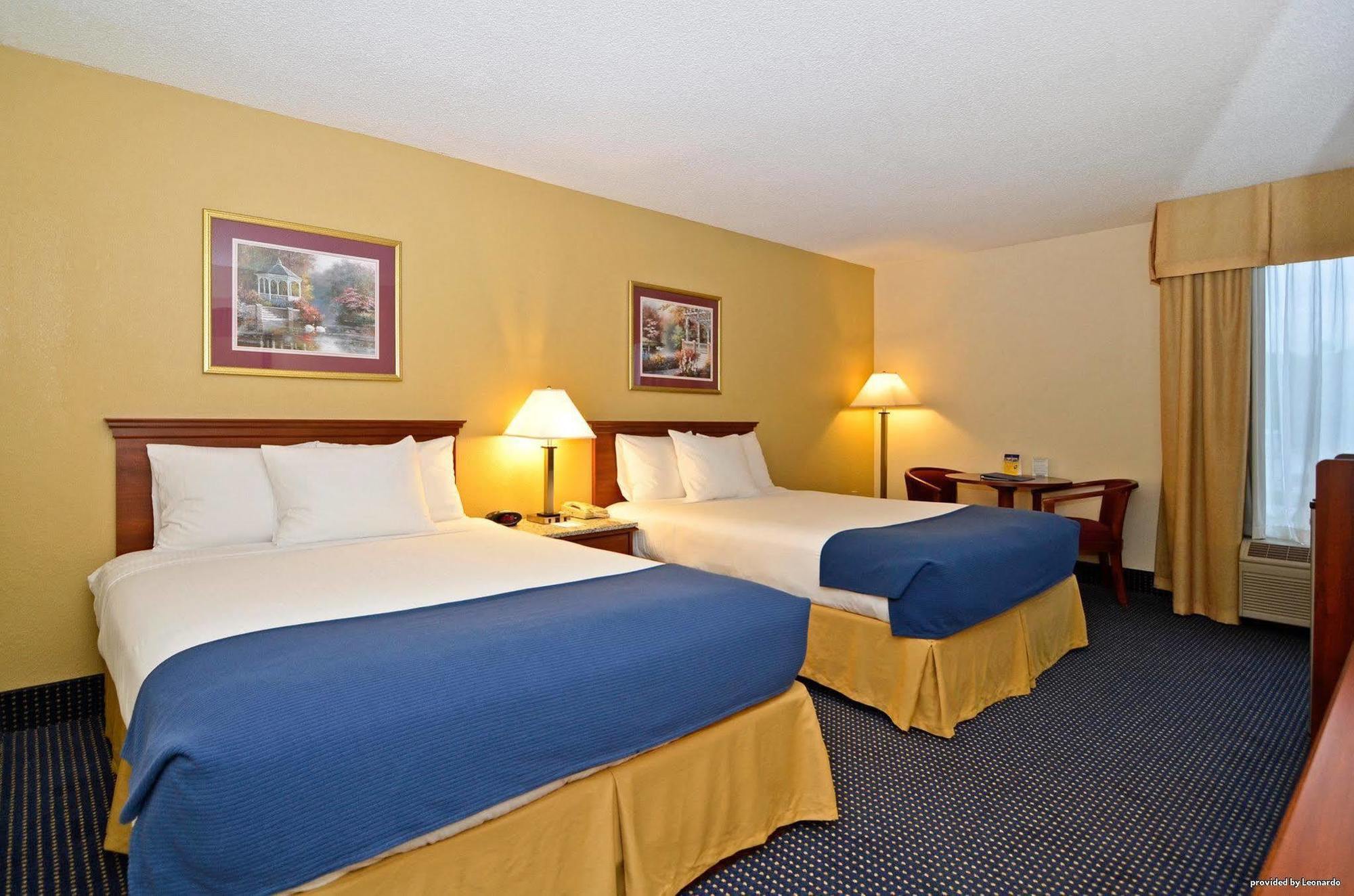 Best Western Plus Yadkin Valley Inn & Suites Jonesville Экстерьер фото
