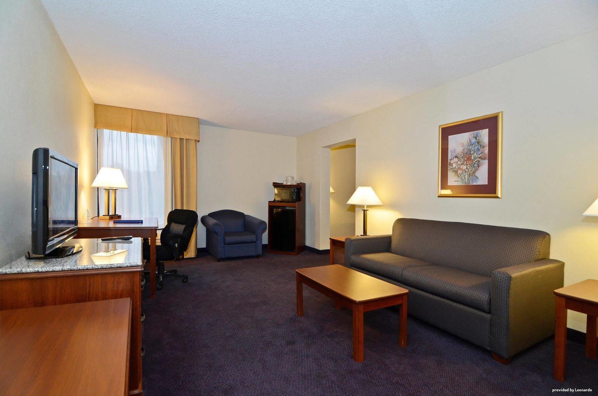 Best Western Plus Yadkin Valley Inn & Suites Jonesville Экстерьер фото