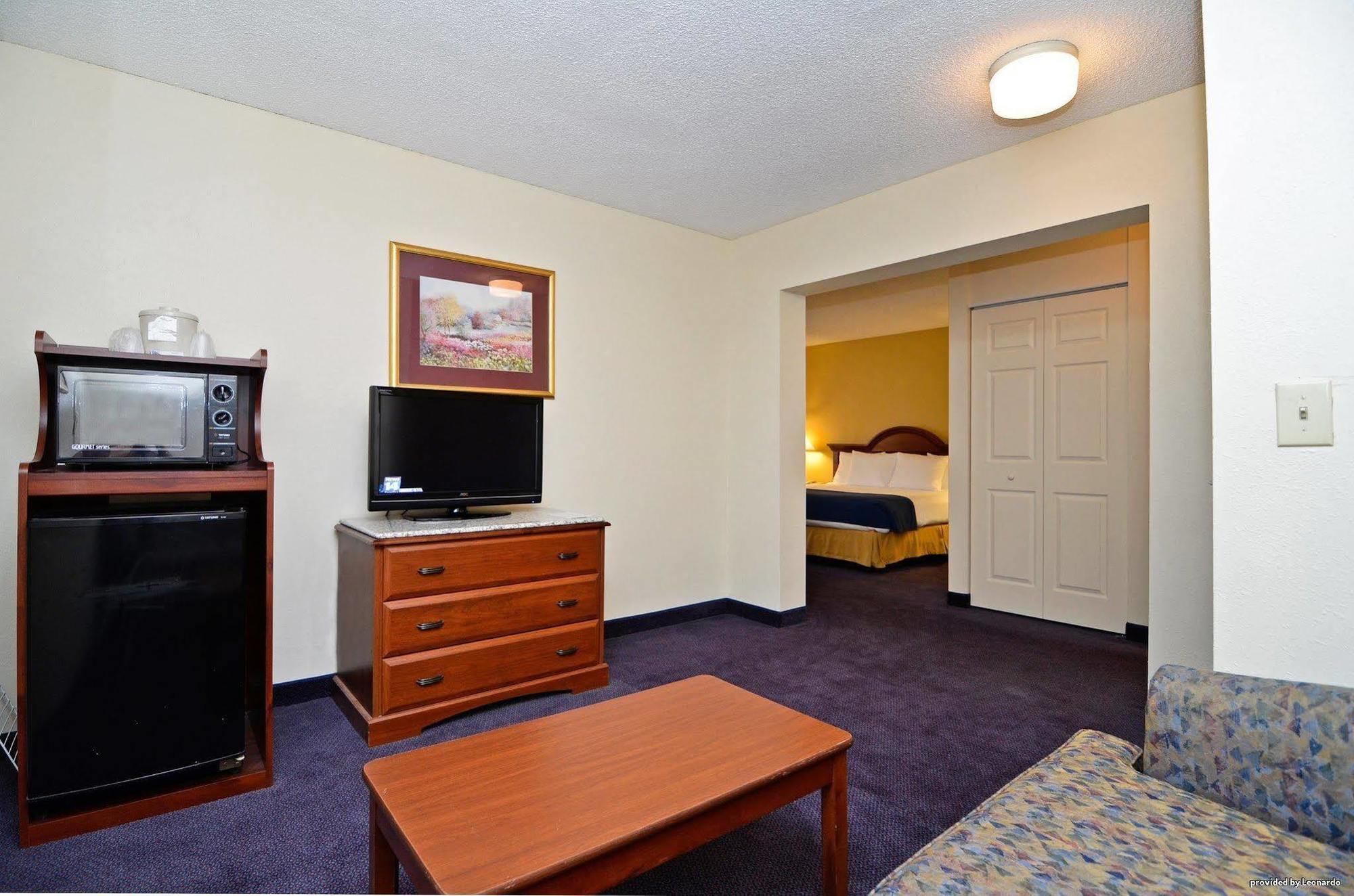 Best Western Plus Yadkin Valley Inn & Suites Jonesville Экстерьер фото