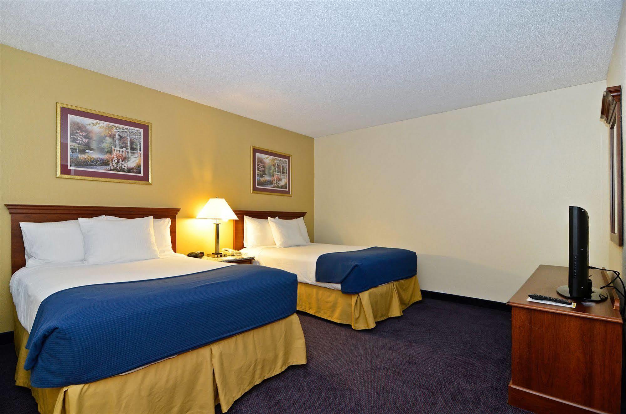 Best Western Plus Yadkin Valley Inn & Suites Jonesville Экстерьер фото